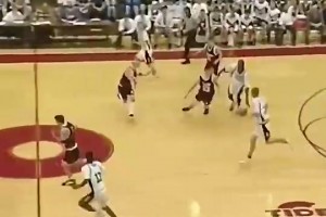 看看高中科比是如何打球的？那时就飞天遁地、攻防一体了~